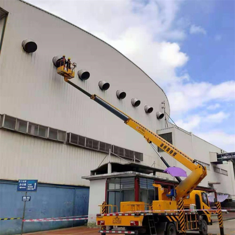 中原镇高空作业车出租服务：专业广告牌安装解决方案